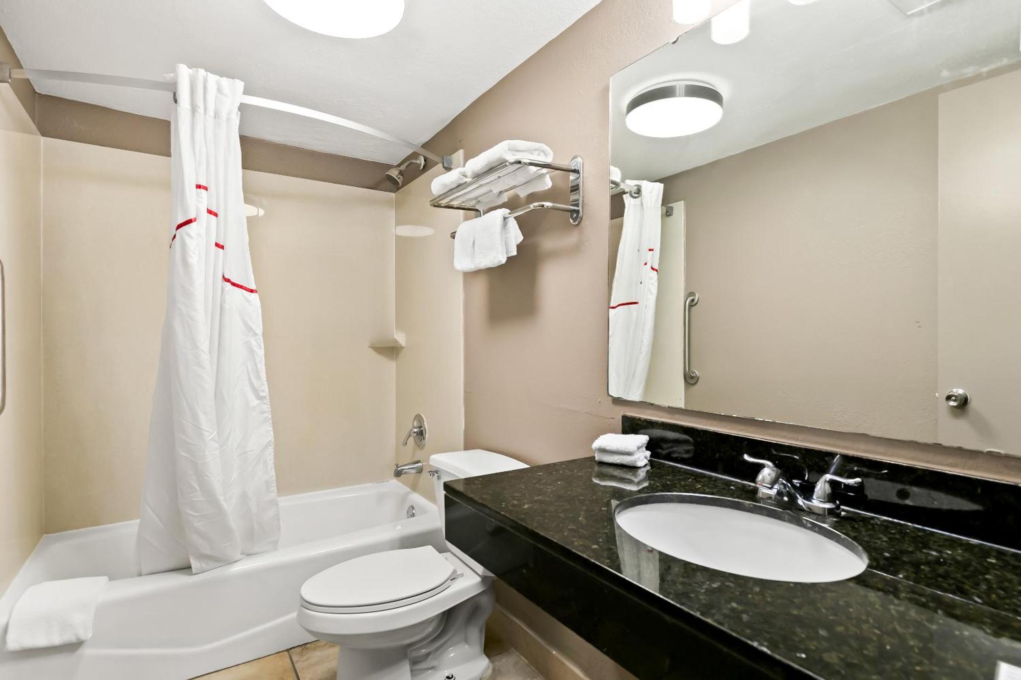 Red Roof Inn & Suites Duncan Ngoại thất bức ảnh