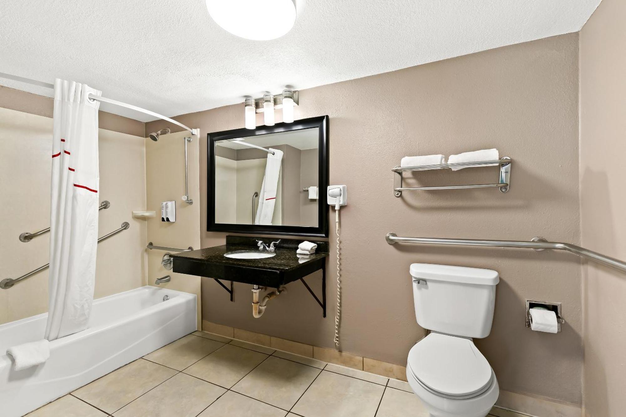 Red Roof Inn & Suites Duncan Ngoại thất bức ảnh